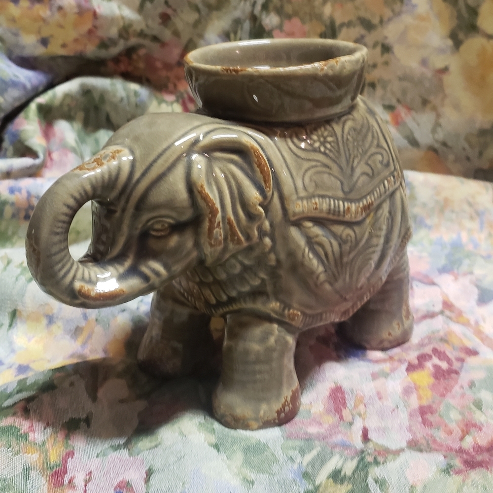 Ceramic elephant candle stand